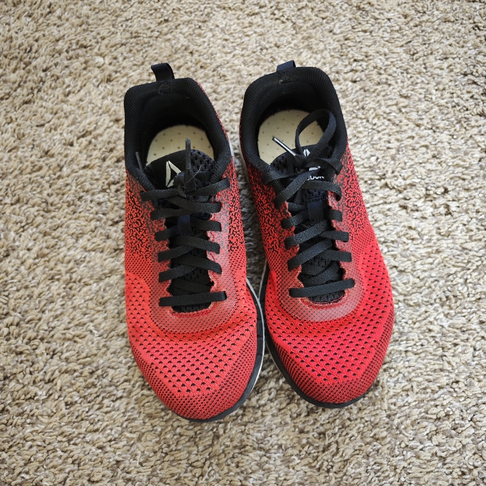 Reebok Red Black women  Size 6